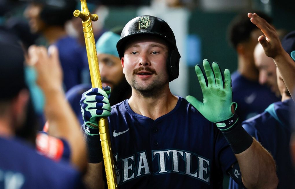 Mariners extend AL West lead with dramatic win over Astros